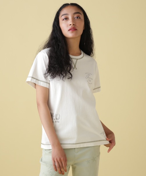 AVIREX（アヴィレックス）の「【直営店限定】PRODUCT DYEING STITCH T-SHIRT/ プロダクトダイイング ステッチTシャツ（Tシャツ/カットソー・レディース・パープル/アイボリー/ブラック/オリーブ系・M/S）」の2枚目の写真