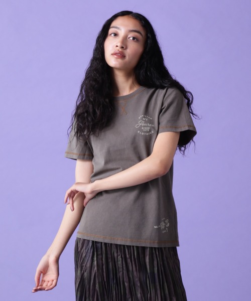 AVIREX（アヴィレックス）の「【直営店限定】PRODUCT DYEING STITCH T-SHIRT/ プロダクトダイイング ステッチTシャツ（Tシャツ/カットソー・レディース・パープル/アイボリー/ブラック/オリーブ系・M/S）」の19枚目の写真