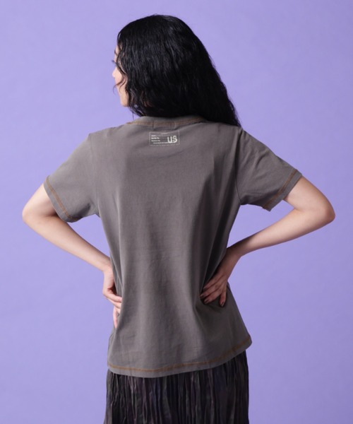 AVIREX（アヴィレックス）の「【直営店限定】PRODUCT DYEING STITCH T-SHIRT/ プロダクトダイイング ステッチTシャツ（Tシャツ/カットソー・レディース・パープル/アイボリー/ブラック/オリーブ系・M/S）」の18枚目の写真