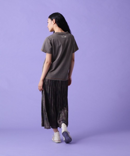 AVIREX（アヴィレックス）の「【直営店限定】PRODUCT DYEING STITCH T-SHIRT/ プロダクトダイイング ステッチTシャツ（Tシャツ/カットソー・レディース・パープル/アイボリー/ブラック/オリーブ系・M/S）」の16枚目の写真