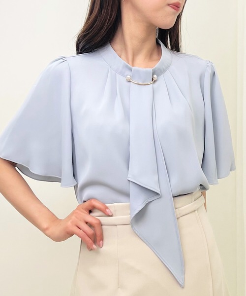 INGNI(イング)の「パールピン付トロミ5分袖ブラウス(シャツ/ブラウス・レディース・ブルー/ピンク/ホワイト×ブラック/オフホワイト・M)」の3枚目の写真