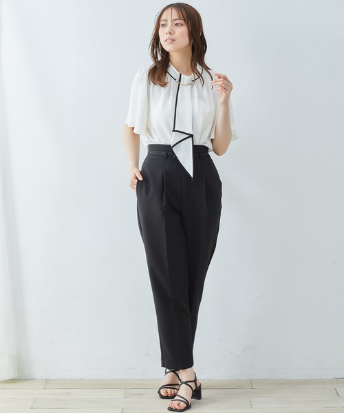 INGNI(イング)の「パールピン付トロミ5分袖ブラウス(シャツ/ブラウス・レディース・ブルー/ピンク/ホワイト×ブラック/オフホワイト・M)」の9枚目の写真