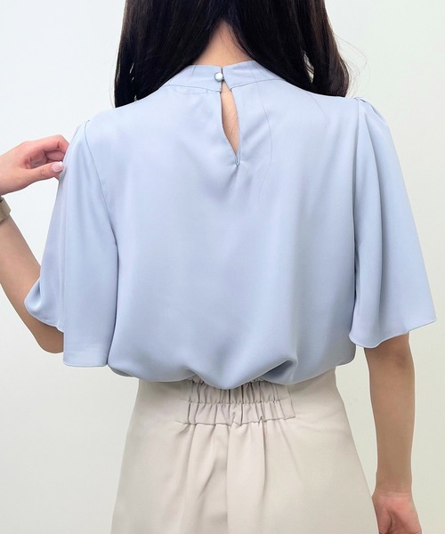 INGNI(イング)の「パールピン付トロミ5分袖ブラウス(シャツ/ブラウス・レディース・ブルー/ピンク/ホワイト×ブラック/オフホワイト・M)」の11枚目の写真