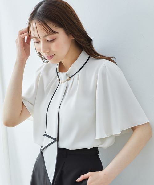 INGNI(イング)の「パールピン付トロミ5分袖ブラウス(シャツ/ブラウス・レディース・ブルー/ピンク/ホワイト×ブラック/オフホワイト・M)」の7枚目の写真