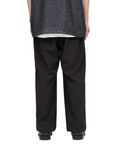 marka（マーカ）の「marka / マーカ：EASY WIDE PANTS - 2/90 SUPER120'S WOOL WASHER TROPICAL -：M23B-01PT01C[COR]（その他パンツ・メンズ・ダークブラウン・2/1）」の8枚目の写真