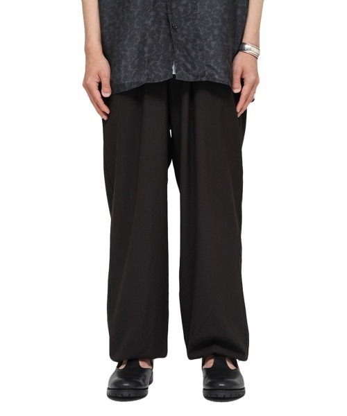 marka（マーカ）の「marka / マーカ：EASY WIDE PANTS - 2/90 SUPER120'S WOOL WASHER TROPICAL -：M23B-01PT01C[COR]（その他パンツ・メンズ・ダークブラウン・2/1）」の6枚目の写真