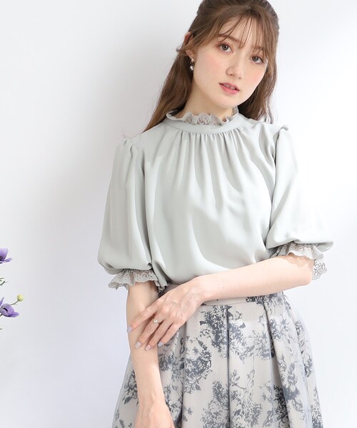 couture brooch（クチュールブローチ）の「◆【前後2WAY/女性らしさを引き立てる】エンブロレースブラウス（シャツ/ブラウス・レディース・ブラック/アイボリー/グリーン系・38/42/34/40）」の3枚目の写真