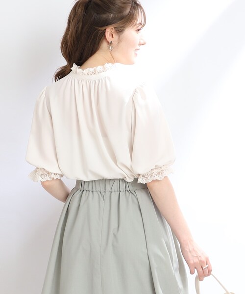 couture brooch（クチュールブローチ）の「◆【前後2WAY/女性らしさを引き立てる】エンブロレースブラウス（シャツ/ブラウス・レディース・ブラック/アイボリー/グリーン系・38/42/34/40）」の4枚目の写真