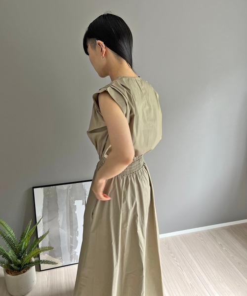 Jewelobe(ジュエローブ)の「ショルダータックキーネックトップス&マキシフレアスカートセットアップ(セットアップ・レディース・ホワイト/カーキ/ブラック・FREE)」の13枚目の写真