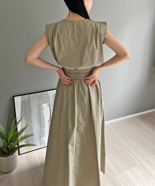 Jewelobe(ジュエローブ)の「ショルダータックキーネックトップス&マキシフレアスカートセットアップ(セットアップ・レディース・ホワイト/カーキ/ブラック・FREE)」の14枚目の写真
