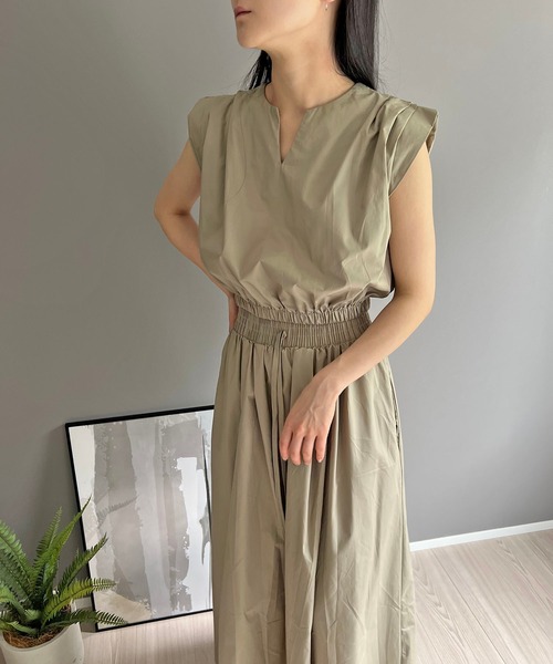Jewelobe(ジュエローブ)の「ショルダータックキーネックトップス&マキシフレアスカートセットアップ(セットアップ・レディース・ホワイト/カーキ/ブラック・FREE)」の18枚目の写真