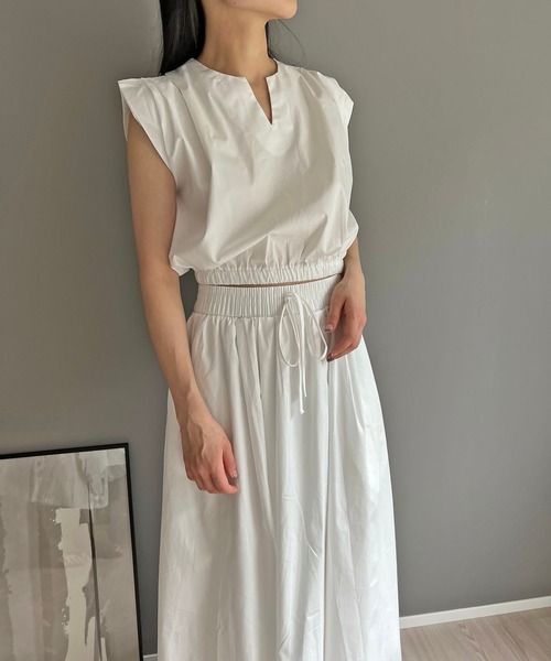 Jewelobe(ジュエローブ)の「ショルダータックキーネックトップス&マキシフレアスカートセットアップ(セットアップ・レディース・ホワイト/カーキ/ブラック・FREE)」の21枚目の写真