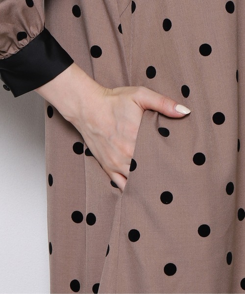 Re.Verofonna（ヴェロフォンナ）の「オーガンジー切替ドットワンピース