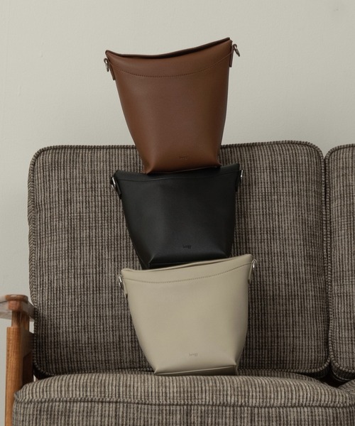 lawgy ハーフムーンバケットバッグ ブラック lawgy（ラウジー）の「half moon bucket bag（ショルダーバッグ
