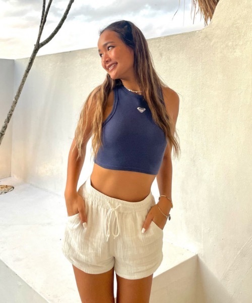 ROXY（ロキシー）の「RIBBED CROPPED TANK/ロキシーショート丈ワンポイントブランドロゴリブタンクトップ（タンクトップ・レディース・ネイビー/グリーン/ピンク/ホワイト・MEDIUM/SMALL）」の3枚目の写真