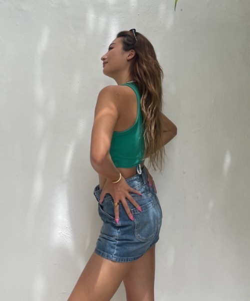 ROXY（ロキシー）の「RIBBED CROPPED TANK/ロキシーショート丈ワンポイントブランドロゴリブタンクトップ（タンクトップ・レディース・ネイビー/グリーン/ピンク/ホワイト・MEDIUM/SMALL）」の7枚目の写真