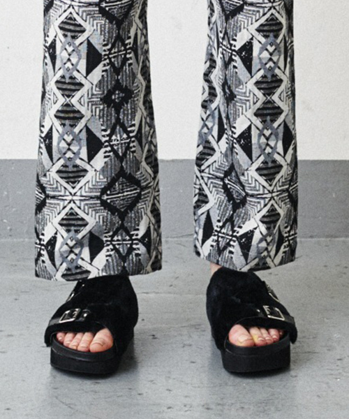 Omekashi（オメカシ）の「【Omekashi】ファーサンダル（サンダル・レディース・オフホワイト/ブラック/ベージュ・38/36/37）」の2枚目の写真