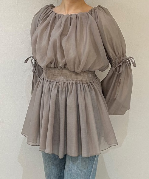 JUNOAH(ジュノア)の「オフショルシアーボリュームブラウス(シャツ/ブラウス・レディース・アイボリー/グレイッシュベージュ/ブラック・MEDIUM/LARGE/X-LARGE/SMALL)」の18枚目の写真