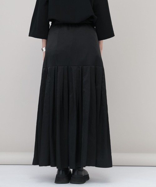 カレンソロジー タグ付未使用✨サテンティアードスカート ブラック Curensology（カレンソロジー）の「Curensology(カレンソロジー