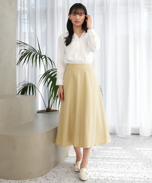 TRUDEA(トルディア)の「パール使いVネックブラウス(マルチファンクション)(シャツ/ブラウス・レディース・ホワイト/ネイビー/ラベンダー/グレイッシュベージュ・SMALL/MEDIUM/LARGE)」の9枚目の写真