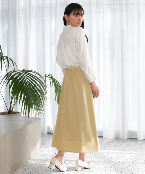 TRUDEA(トルディア)の「パール使いVネックブラウス(マルチファンクション)(シャツ/ブラウス・レディース・ホワイト/ネイビー/ラベンダー/グレイッシュベージュ・SMALL/MEDIUM/LARGE)」の10枚目の写真