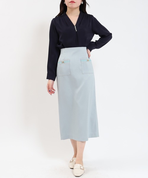 TRUDEA(トルディア)の「パール使いVネックブラウス(マルチファンクション)(シャツ/ブラウス・レディース・ホワイト/ネイビー/ラベンダー/グレイッシュベージュ・SMALL/MEDIUM/LARGE)」の20枚目の写真
