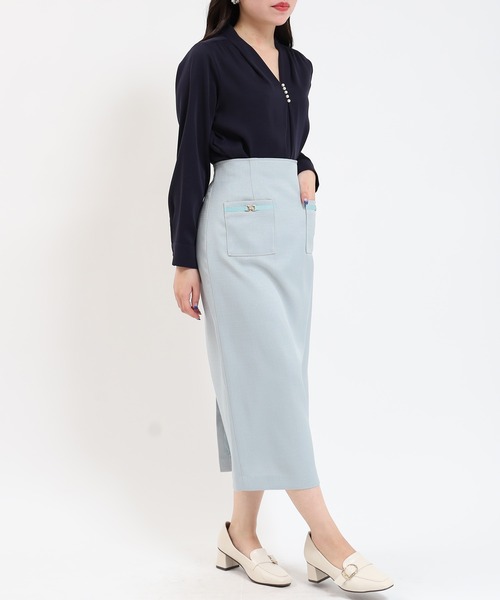 TRUDEA(トルディア)の「パール使いVネックブラウス(マルチファンクション)(シャツ/ブラウス・レディース・ホワイト/ネイビー/ラベンダー/グレイッシュベージュ・SMALL/MEDIUM/LARGE)」の22枚目の写真