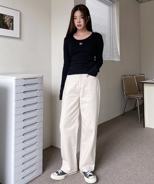 muahmuah(ムーアムーア)の「A'GEM/9 × .kom 『muah muah/ムーアムーア』 STITCH U-NECK COTTON SPAN LONG SLEEVE/Uネック ステッチ 長袖Tシャツ(Tシャツ/カットソー・レディース・ホワイト/カーキ/ブラック/ブラウン/グレー・FREE)」の11枚目の写真