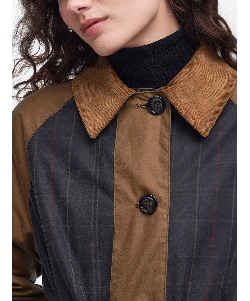 Barbour(バブアー)の「Everley ワックス コットン シングル トレンチコート(トレンチコート・レディース・ベージュ/グリーン・10/8)」の4枚目の写真