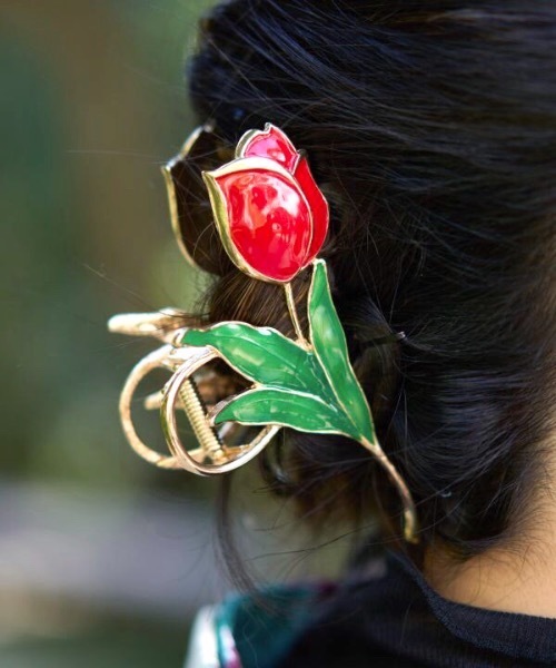 カヤ（カヤ）の「【カヤ】チューリップ咲きバンスクリップ（バレッタ/ヘアクリップ・レディース・レッド/ピンク/アイボリー・FREE）」の2枚目の写真