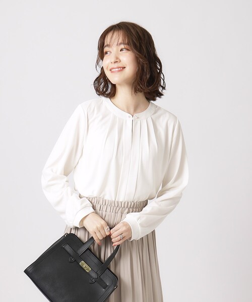 DRESKIP（ドレスキップ）の「◆【無理せずキレイ/2WAYネック】パール調ボタンブラウス（シャツ/ブラウス・レディース・ベージュ/オフホワイト/ブラック/ライトブルー・02/03/04）」の5枚目の写真