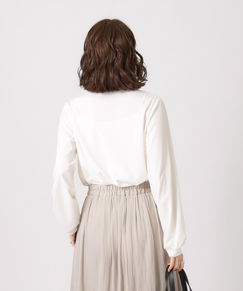 DRESKIP（ドレスキップ）の「◆【無理せずキレイ/2WAYネック】パール調ボタンブラウス（シャツ/ブラウス・レディース・ベージュ/オフホワイト/ブラック/ライトブルー・02/03/04）」の7枚目の写真