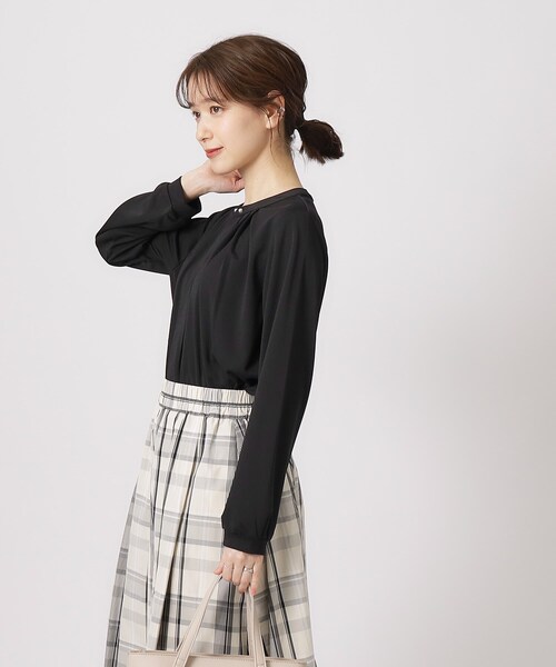 DRESKIP（ドレスキップ）の「◆【無理せずキレイ/2WAYネック】パール調ボタンブラウス（シャツ/ブラウス・レディース・ベージュ/オフホワイト/ブラック/ライトブルー・02/03/04）」の14枚目の写真