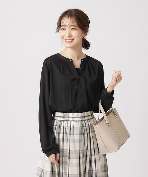 DRESKIP（ドレスキップ）の「◆【無理せずキレイ/2WAYネック】パール調ボタンブラウス（シャツ/ブラウス・レディース・ベージュ/オフホワイト/ブラック/ライトブルー・02/03/04）」の16枚目の写真