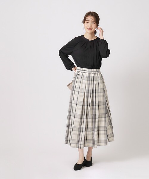 DRESKIP（ドレスキップ）の「◆【無理せずキレイ/2WAYネック】パール調ボタンブラウス（シャツ/ブラウス・レディース・ベージュ/オフホワイト/ブラック/ライトブルー・02/03/04）」の17枚目の写真