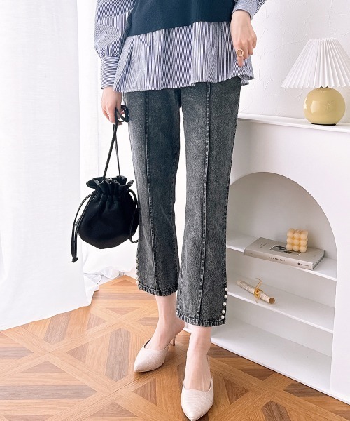 nissen（ニッセン）の「【販売終了】裾スリットパール付デニムパンツ（デニムパンツ・レディース・ブルー/チャコール・M/L）」の2枚目の写真