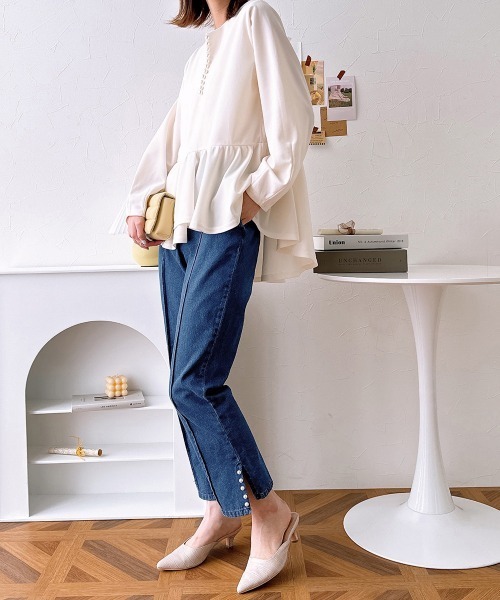 nissen（ニッセン）の「【販売終了】裾スリットパール付デニムパンツ（デニムパンツ・レディース・ブルー/チャコール・M/L）」の10枚目の写真