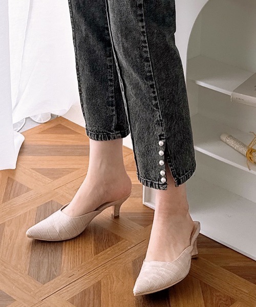 nissen（ニッセン）の「【販売終了】裾スリットパール付デニムパンツ（デニムパンツ・レディース・ブルー/チャコール・M/L）」の5枚目の写真