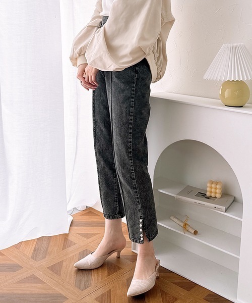 nissen（ニッセン）の「【販売終了】裾スリットパール付デニムパンツ（デニムパンツ・レディース・ブルー/チャコール・M/L）」の4枚目の写真