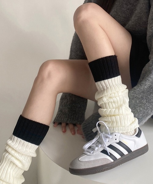 DAY CLOSET(デイ クローゼット)の「レディース ルーズソックス風バイカラーレッグウォーマー(レッグウォーマー・レディース・ブラック/ホワイト/アイボリー/グレー・FREE)」の11枚目の写真