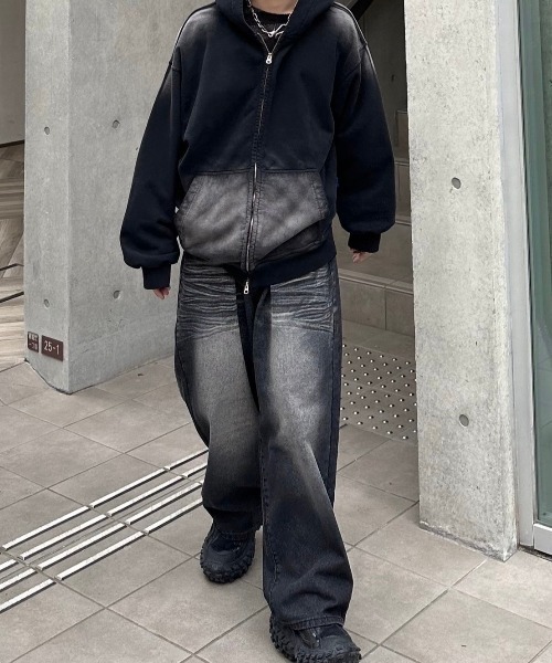 Chikashitsu +（チカシツプラス）の「【Chikashitsu +】design washing wide denim pants / 【チカシツプラス】デザインウォッシングワイドデニムパンツ（デニムパンツ・メンズ・ブラック/ダークブルー・S/M/L）」の13枚目の写真