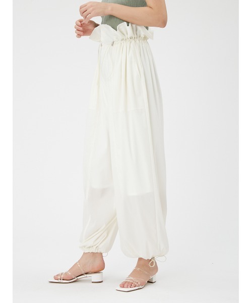 FRAY I.D(フレイアイディー)の「フリルドロストパラシュートパンツ(その他パンツ・レディース・ライトグレー/ホワイト/ネイビー・1/0)」の14枚目の写真