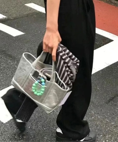 ammy.（エイミードット）の「【 ammy. / エイミードット 】 シルバー トートバッグ（トートバッグ・レディース・シルバー・FREE）」の4枚目の写真