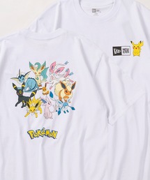 NEW ERA（ニューエラ）の「【NEW ERA/ニューエラ】ポケモンコラボ ピカチュウ＆イーブイフレンズ バックプリントデザイン  半袖Tシャツ/レギュラーフィット（Tシャツ/カットソー・メンズ）」