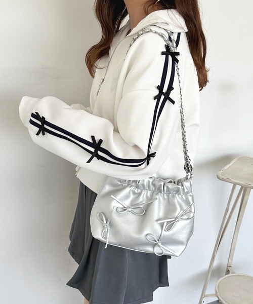 apres jour(アプレジュール)の「【apres jour×ARIAZ】リボンチェーンショルダーバッグ(ショルダーバッグ・レディース・シルバー/アイボリー/ブラック・FREE)」の12枚目の写真