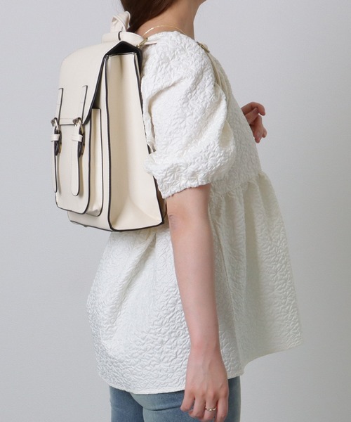 Lace Ladies(レースレディース)の「ランドセル風 スクエア ステッチ ショルダーバッグ(バックパック/リュック・レディース・ブラック/アイボリー/ブラウン・FREE)」の6枚目の写真
