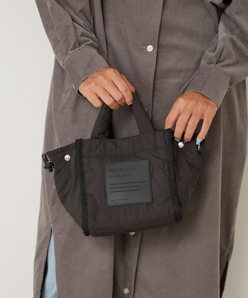 BAYFLOW(ベイフロー)の「キルト変形ミニショルダー(ショルダーバッグ・レディース・コーラルピンク/アイボリー/ブラック/シルバー・FREE)」の3枚目の写真