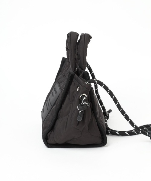 BAYFLOW(ベイフロー)の「キルト変形ミニショルダー(ショルダーバッグ・レディース・コーラルピンク/アイボリー/ブラック/シルバー・FREE)」の10枚目の写真