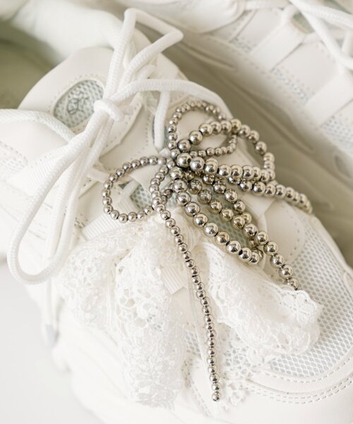 OLIVE des OLIVE（オリーブデオリーブ）の「パールリボンチャーム（ネックレス・レディース・シルバー/ホワイト・FREE）」の2枚目の写真