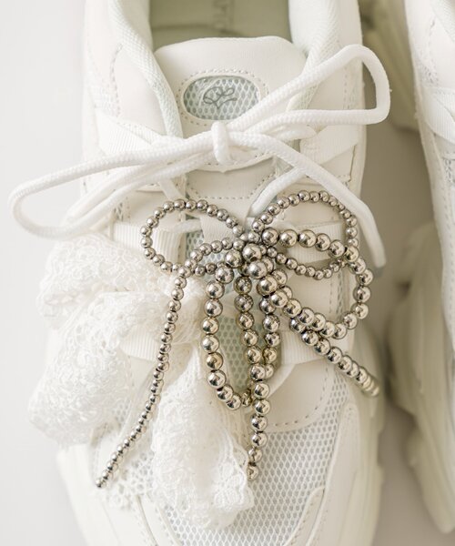 OLIVE des OLIVE（オリーブデオリーブ）の「パールリボンチャーム（ネックレス・レディース・シルバー/ホワイト・FREE）」の3枚目の写真